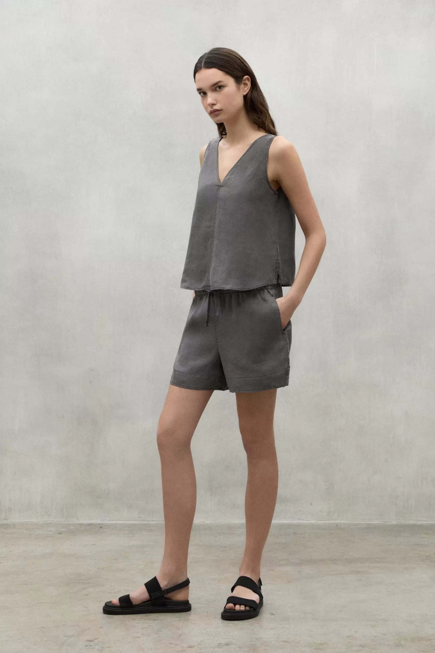 Pantalones*Ecoalf BROWN DEVA LINEN SHORTS charcoal